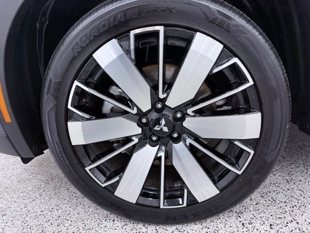 2025 Mitsubishi Outlander Base