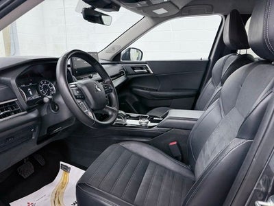 2025 Mitsubishi Outlander Base