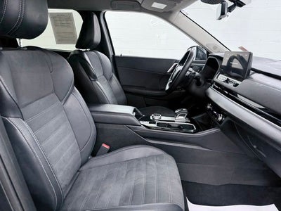 2025 Mitsubishi Outlander Base