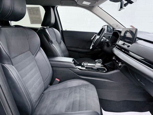 2025 Mitsubishi Outlander Base