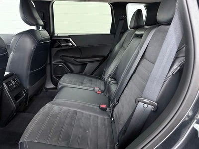 2025 Mitsubishi Outlander Base