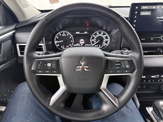 2025 Mitsubishi Outlander Base