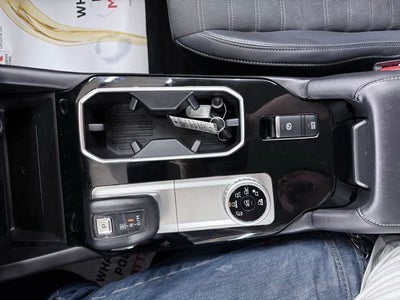 2025 Mitsubishi Outlander Base