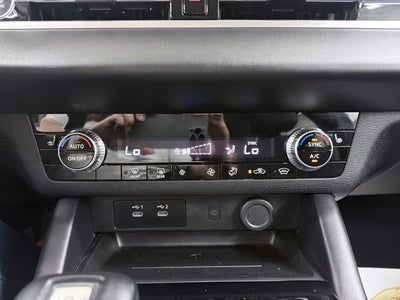 2025 Mitsubishi Outlander Base