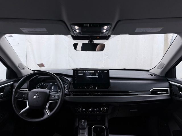 2025 Mitsubishi Outlander Base