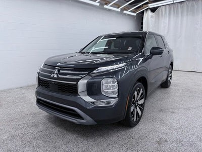 2025 Mitsubishi Outlander Base