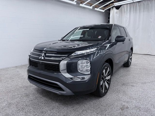 2025 Mitsubishi Outlander Base