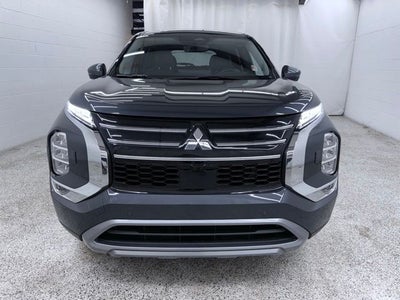2025 Mitsubishi Outlander Base