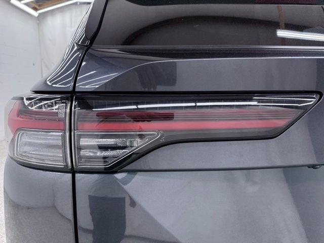 2025 Mitsubishi Outlander Base