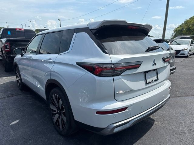 2025 Mitsubishi Outlander Base