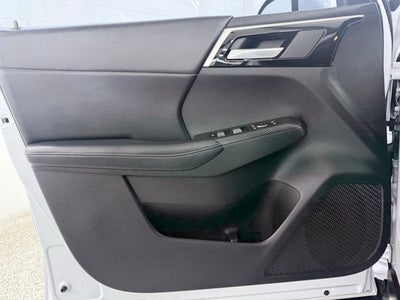 2023 Mitsubishi Outlander PHEV SE