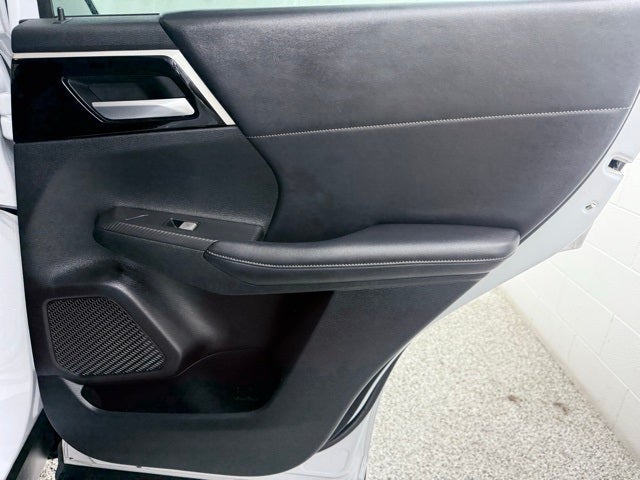 2023 Mitsubishi Outlander PHEV SE