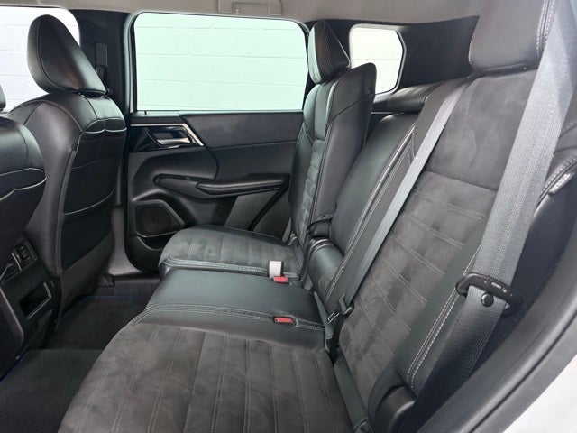 2023 Mitsubishi Outlander PHEV SE