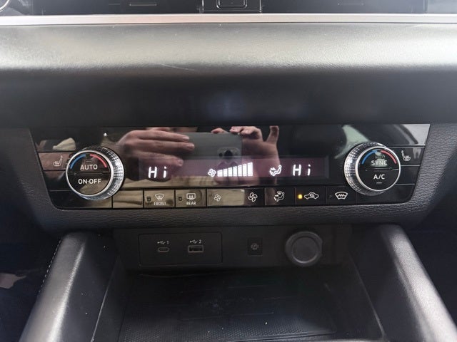 2023 Mitsubishi Outlander PHEV SE