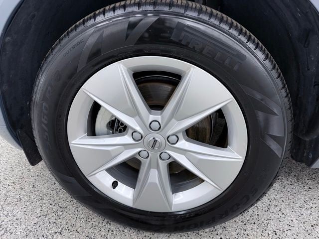 2022 Volvo XC60 B5 Momentum