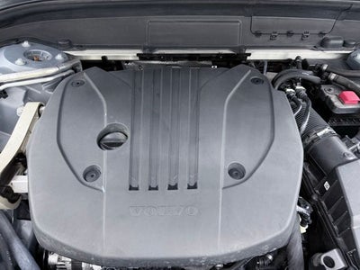 2022 Volvo XC60 B5 Momentum