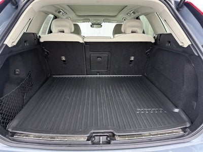 2022 Volvo XC60 B5 Momentum