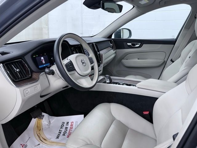 2022 Volvo XC60 B5 Momentum