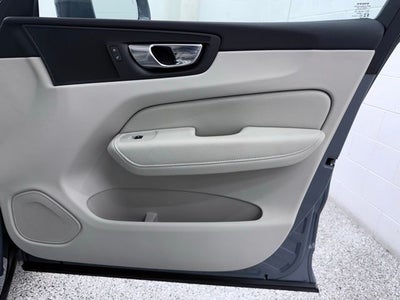 2022 Volvo XC60 B5 Momentum