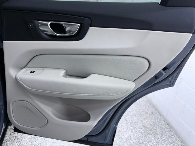 2022 Volvo XC60 B5 Momentum