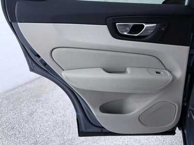 2022 Volvo XC60 B5 Momentum