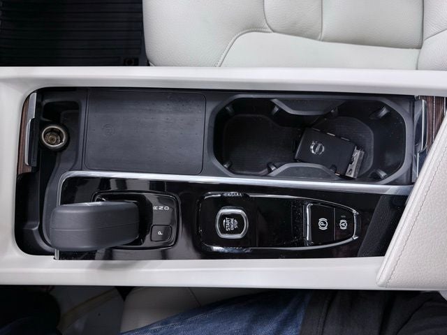 2022 Volvo XC60 B5 Momentum