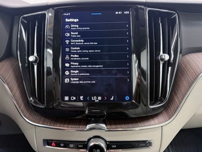 2022 Volvo XC60 B5 Momentum