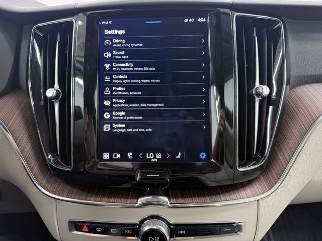 2022 Volvo XC60 B5 Momentum