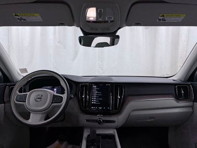 2022 Volvo XC60 B5 Momentum