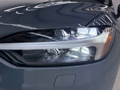2022 Volvo XC60 B5 Momentum